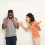 Mi novio me agobia [2022]